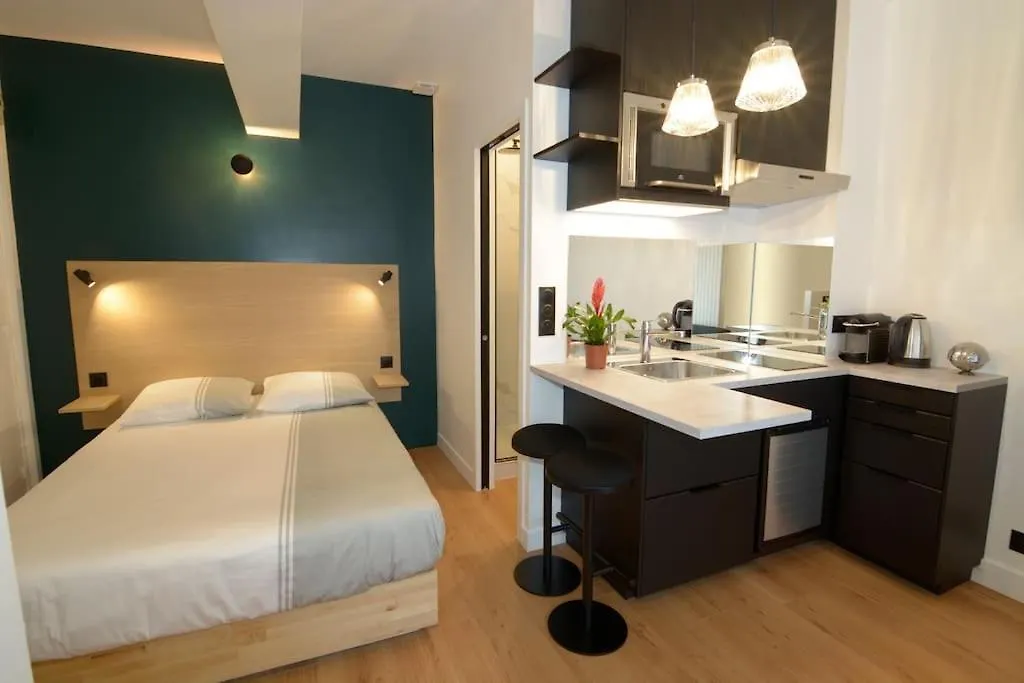 아파트 Fully Equiped Flat With Air Conditioning