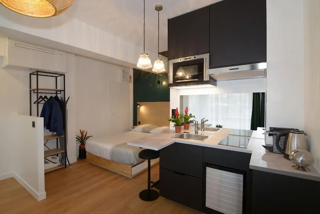 아파트 Fully Equiped Flat With Air Conditioning